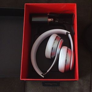 brand new solo wireless beats